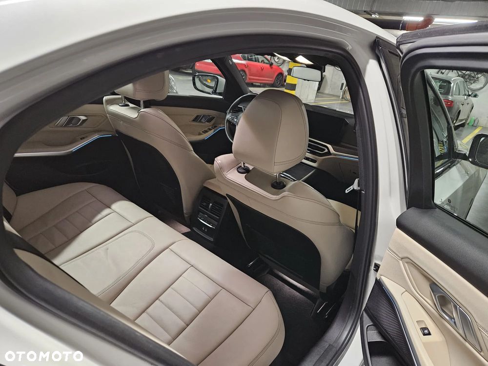 BMW Seria 3 330e xDrive - 12