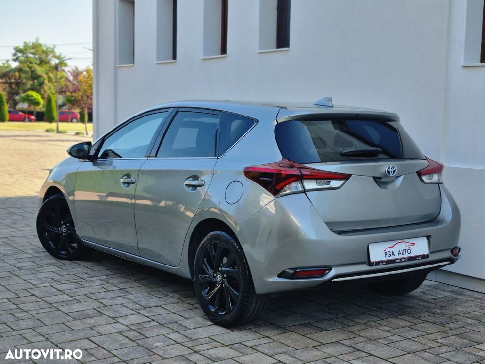 Toyota Auris 1.8 L VVT-i Sol + - 4