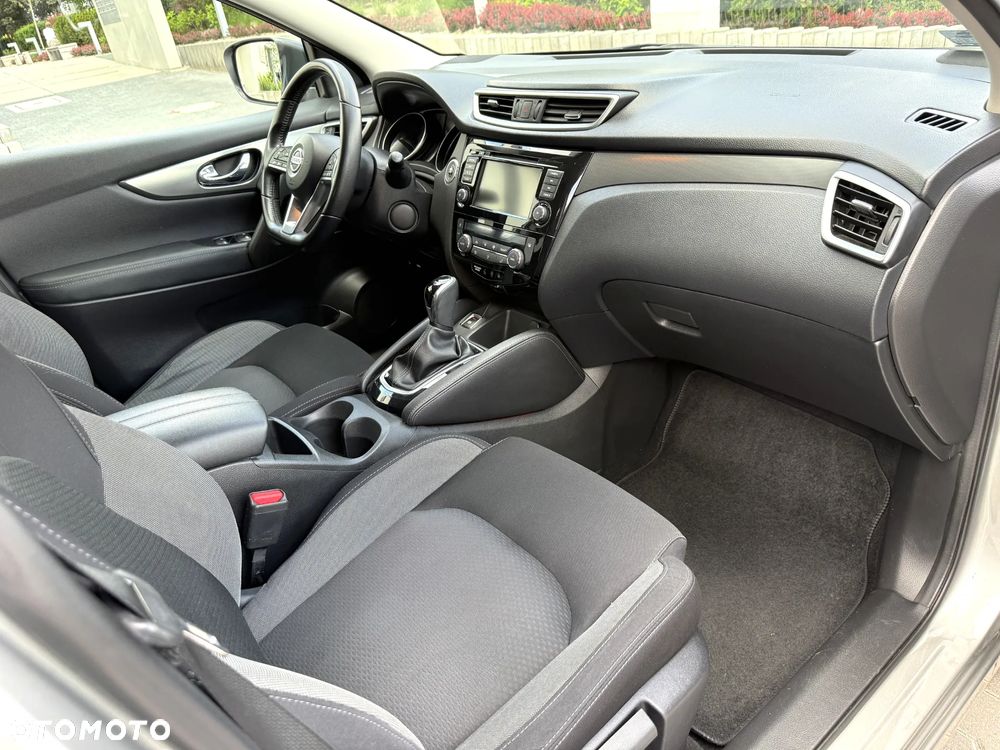 Nissan Qashqai 1.3 DIG-T N-Connecta DCT - 25