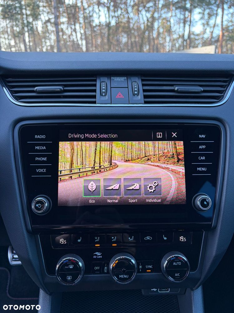 Skoda Octavia 2.0 TSI RS - 21