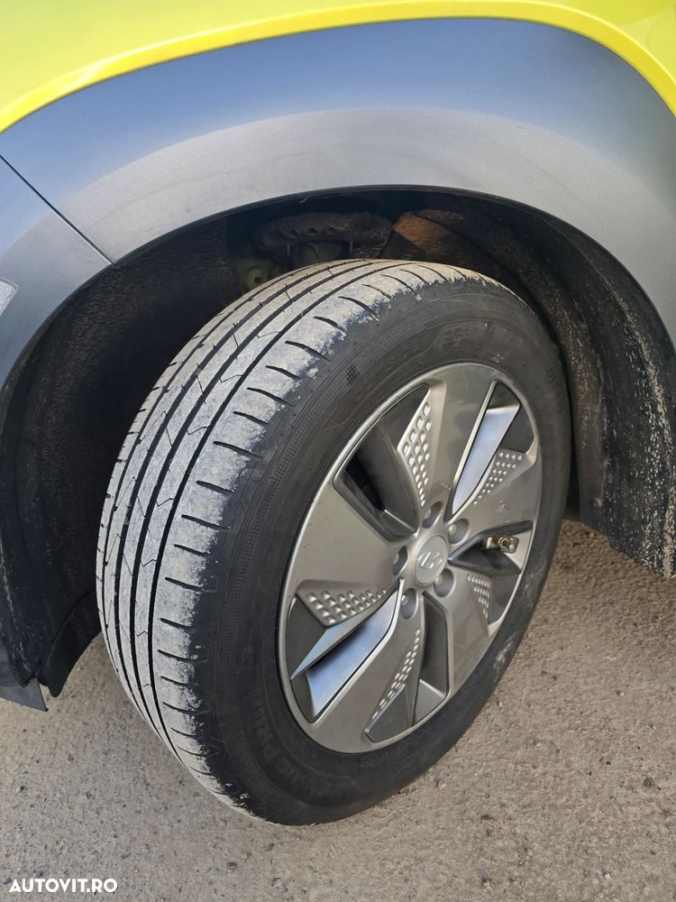 Hyundai KONA Premium - 16