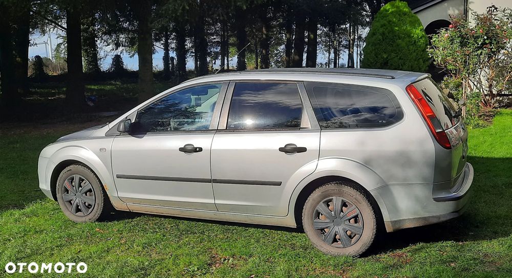 Ford Focus 1.6 Ambiente - 2