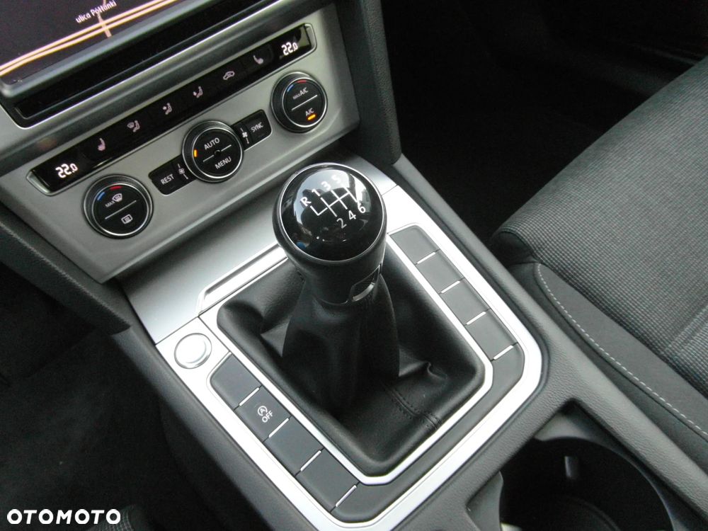 Volkswagen Passat 2.0 TDI BMT Comfortline - 27