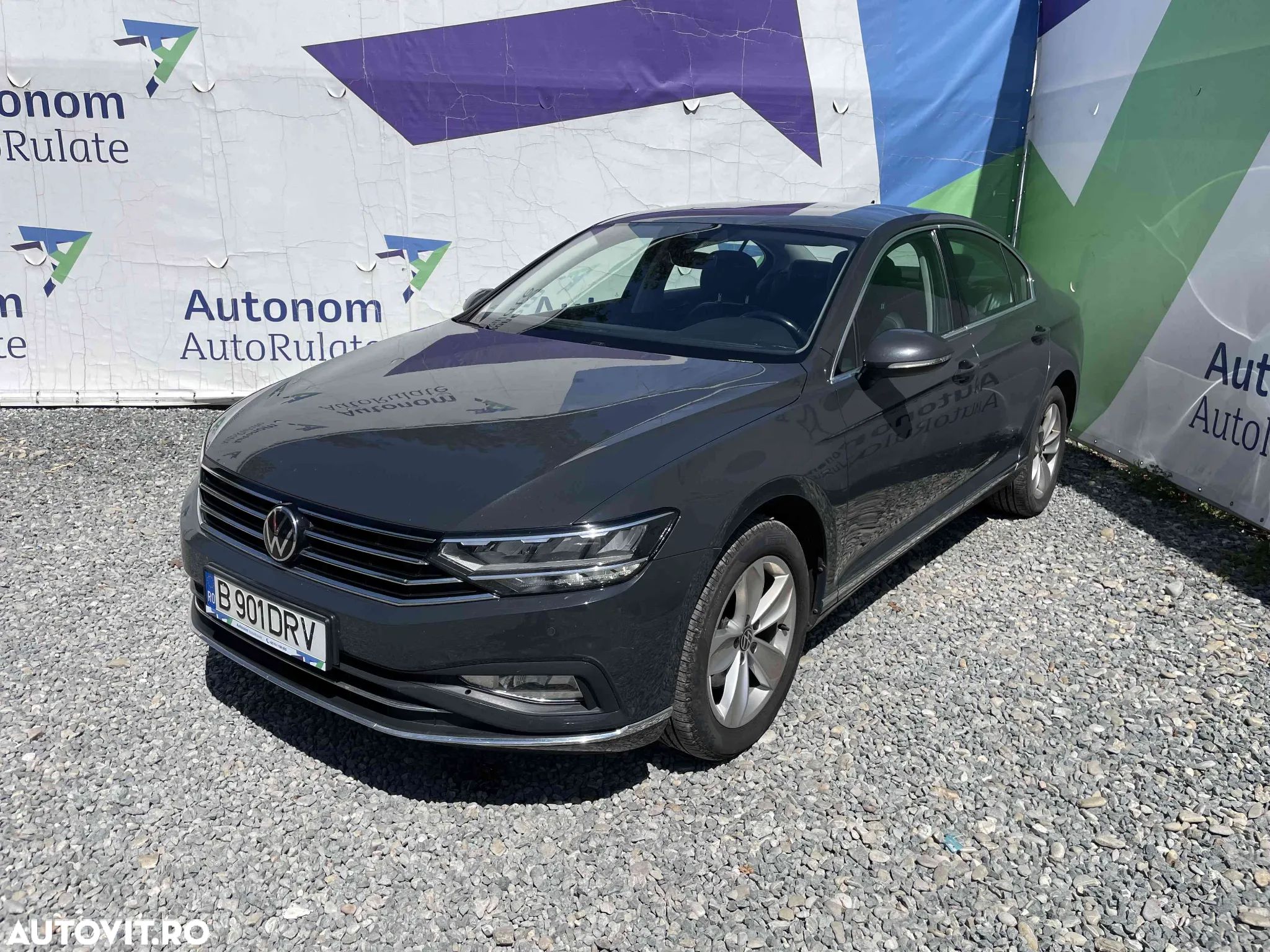 Volkswagen Passat - 1