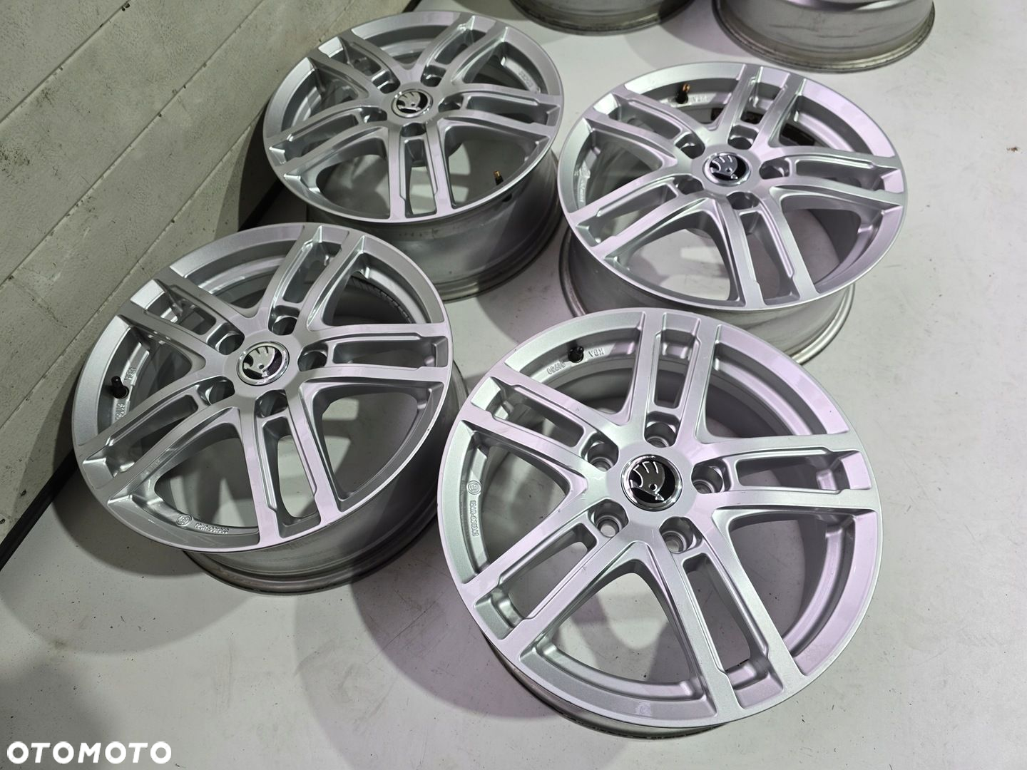 SKODA OCTAVIA II III IV SUPERB II 16 5x112 ET46 - 3