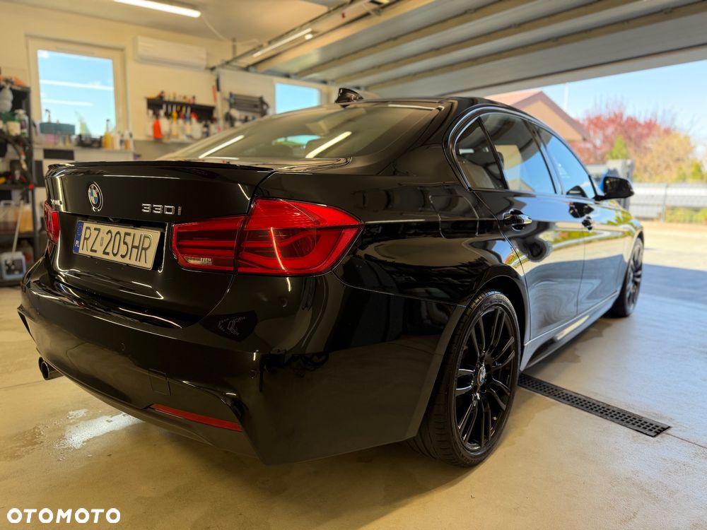 BMW Seria 3 330i xDrive Edition M Sport Shadow - 7