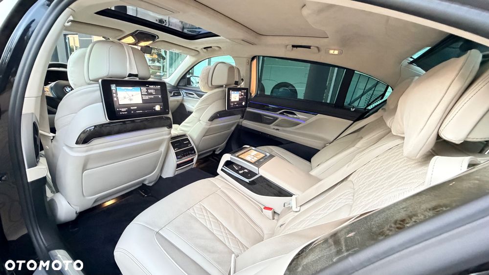 BMW Seria 7 745Le xDrive sport - 32