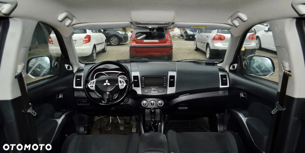 Mitsubishi Outlander - 25