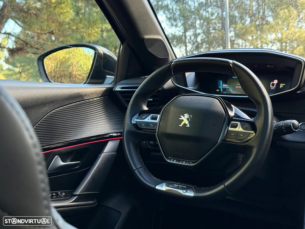 Peugeot e-208 GT - 27