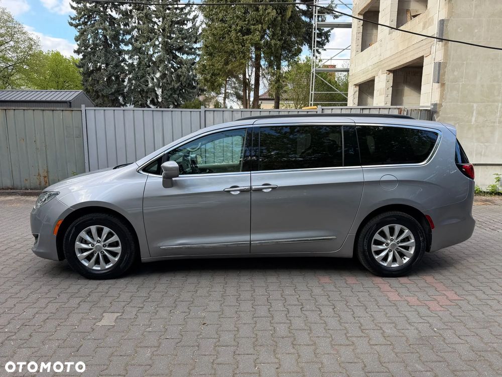 Chrysler Pacifica - 6