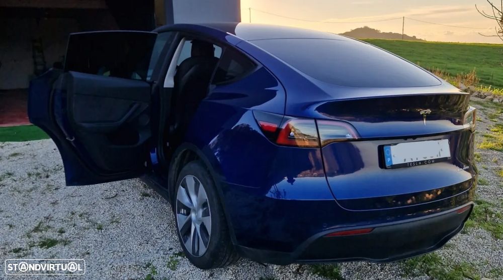 Tesla Model Y Long Range Dual Motor AWD - 11