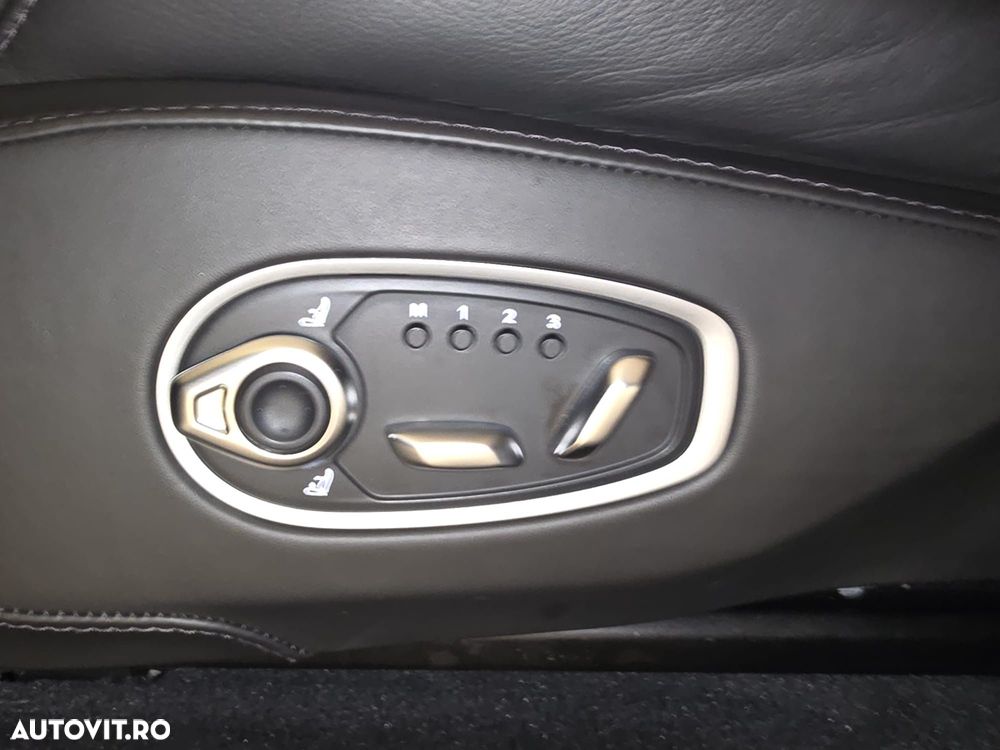 Aston Martin DBX - 28