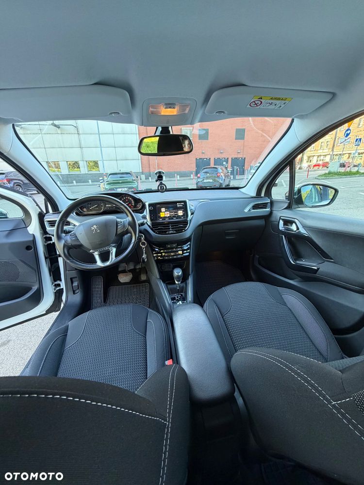 Peugeot 208 PureTech 110 Stop & Start EAT6 Allure - 3