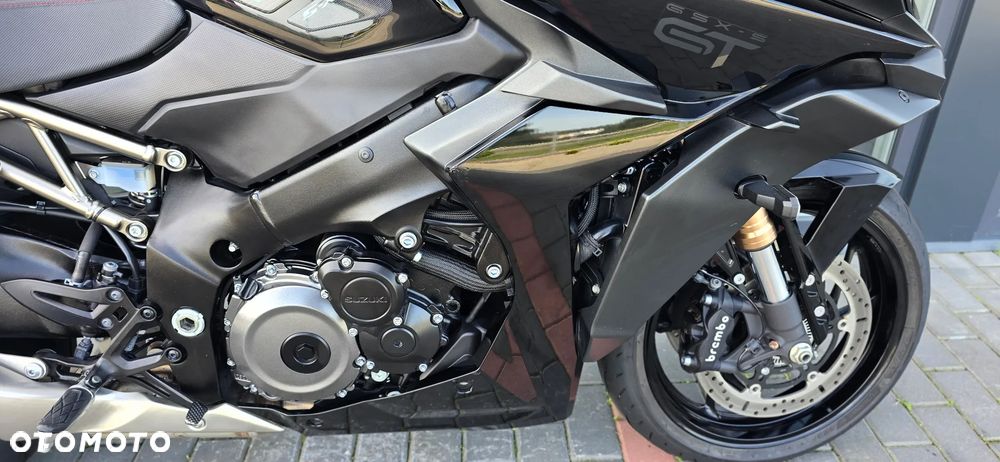 Suzuki GSX - 10