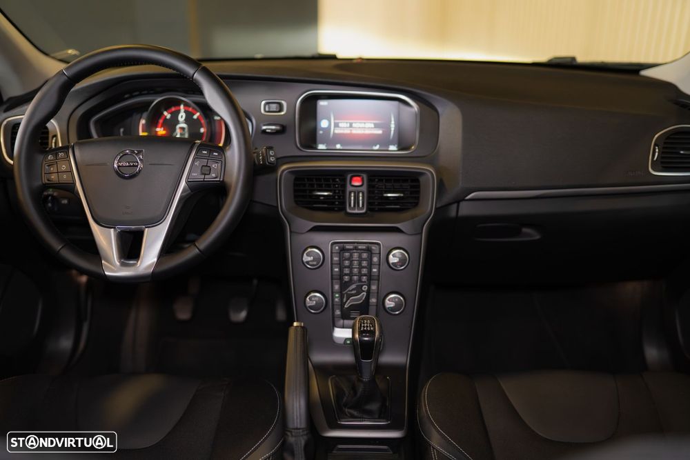 Volvo V40 2.0 D2 Momentum - 25
