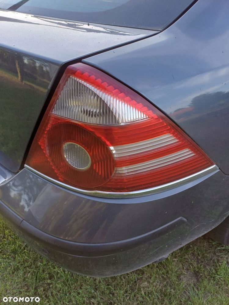 Lampa tylna prawa FORD MONDEO MK3 III 1.8 2002r hatchback ghia - 3