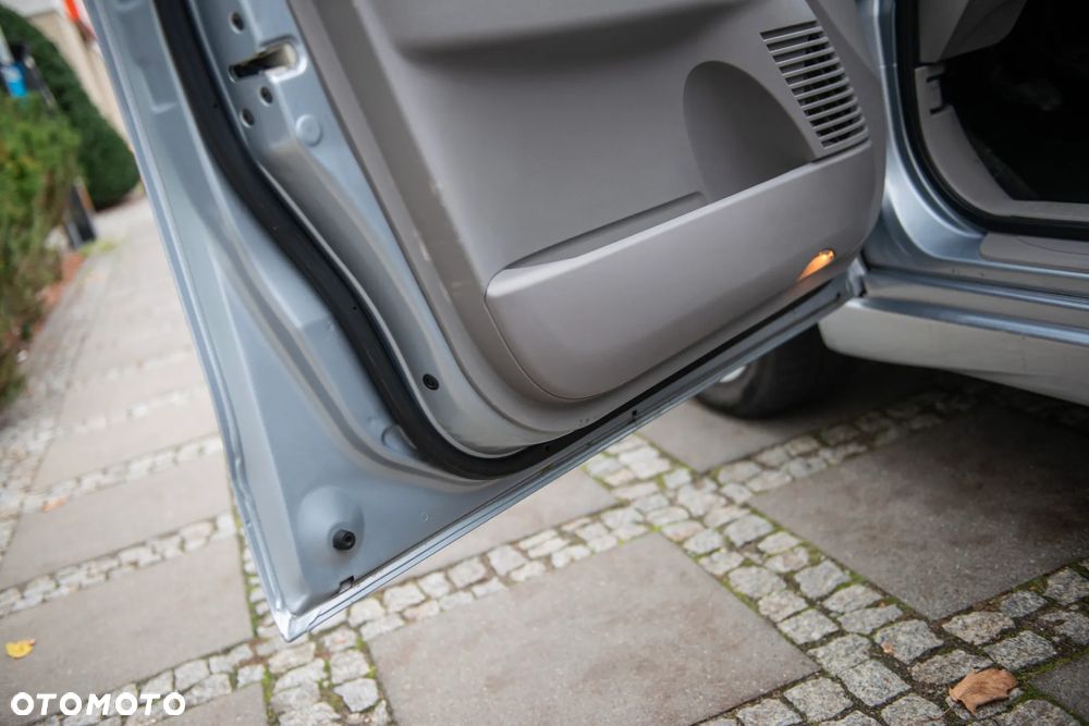 Mitsubishi Grandis 2.0 DI-D 6-Sitzer Intense - 16