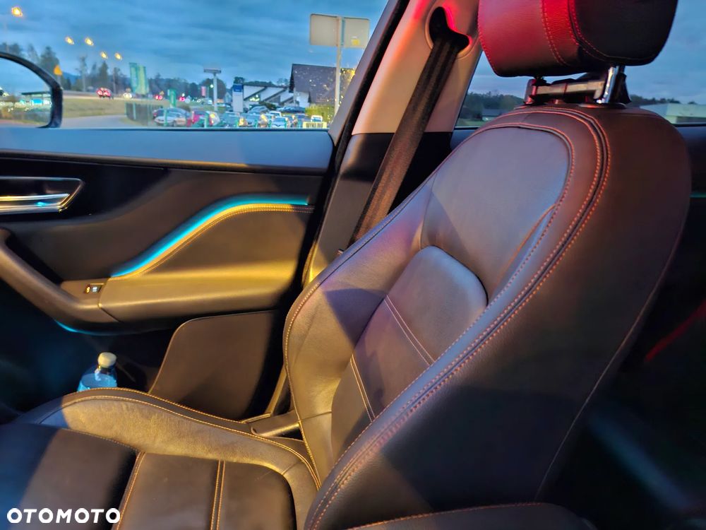 Jaguar F-Pace 2.0 i4D AWD Prestige - 34