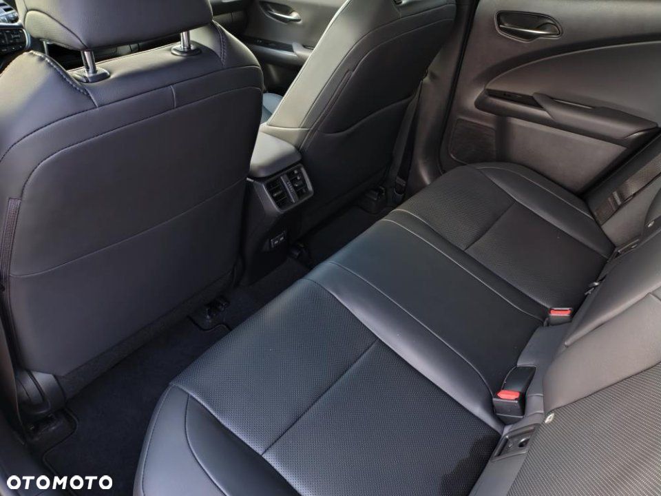 Lexus UX - 16