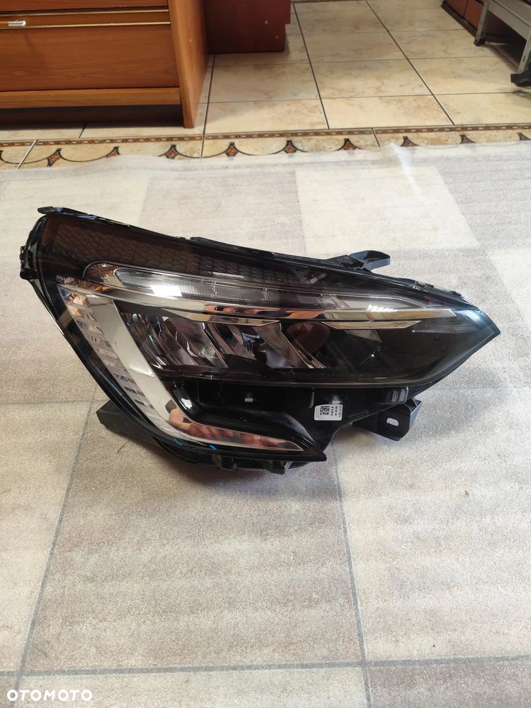 Reflektor Prawy Renault Clio V 2019- 7 PINÓW
