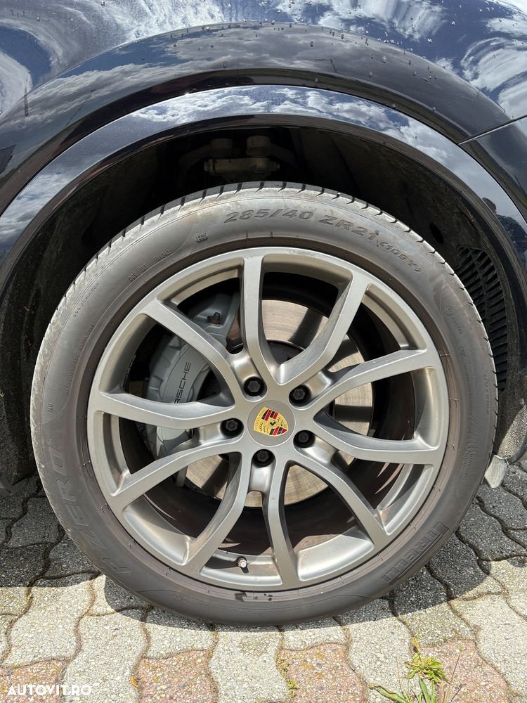 Porsche Cayenne - 21