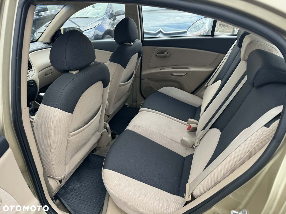 Kia Rio 1.5 CRDi Family + - 12