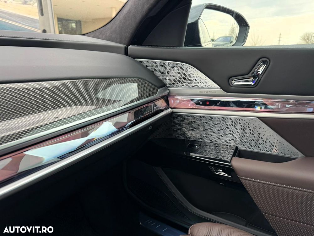 BMW Seria 7 740d xDrive MHEV - 11