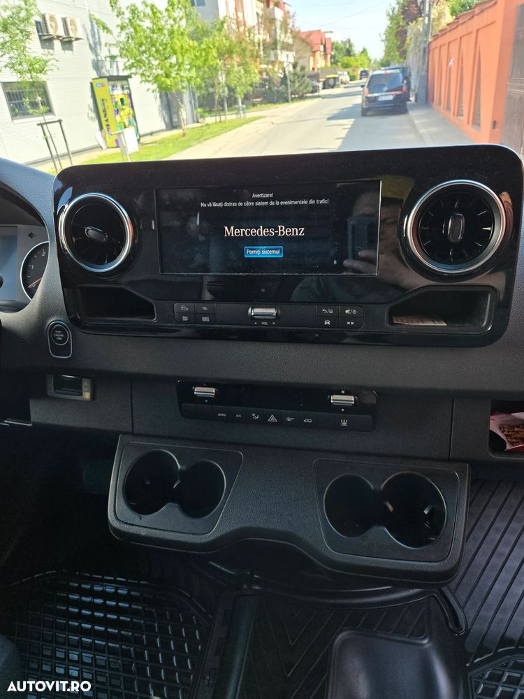 Mercedes-Benz Sprinter - 14