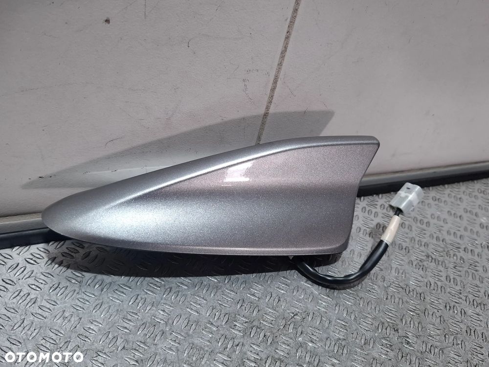 Antena dachowa rekin Mazda III 2015 rok hatchback nr GML866930 - 1