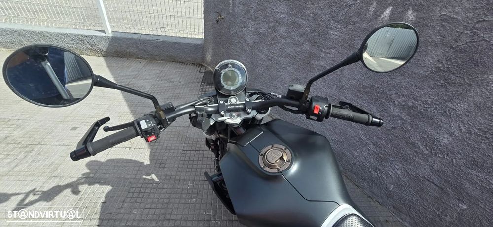 Husqvarna Svartpilen 701 - 6