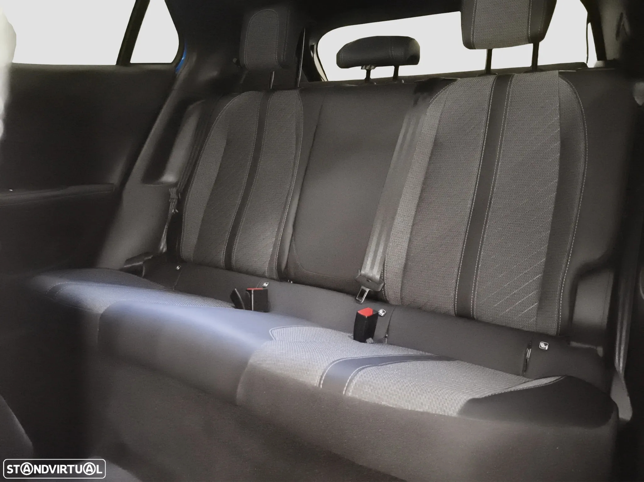 Peugeot 2008 1.2 PureTech Allure EAT8 - 21