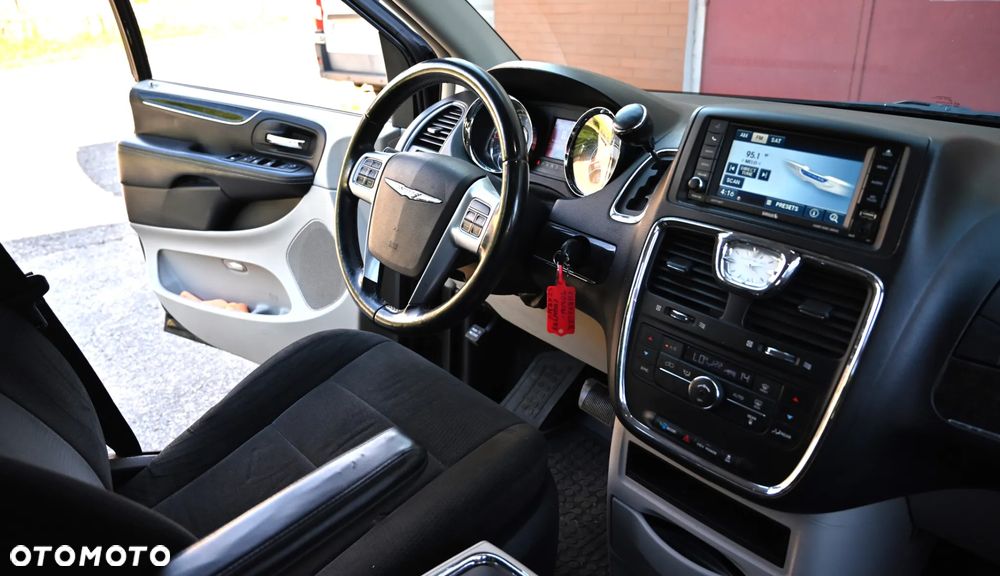 Chrysler Town & Country - 15