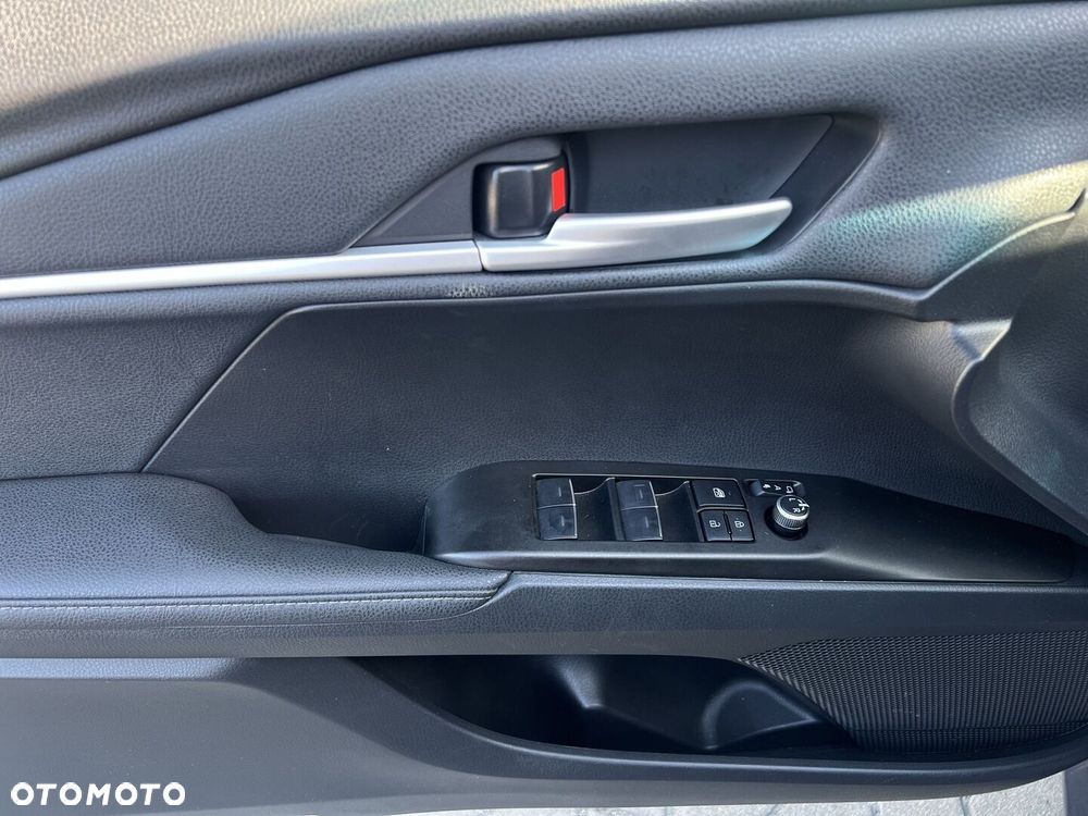 Toyota Camry - 18