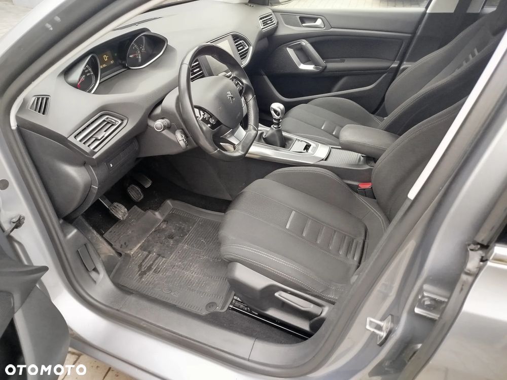 Peugeot 308 125 THP Allure - 26
