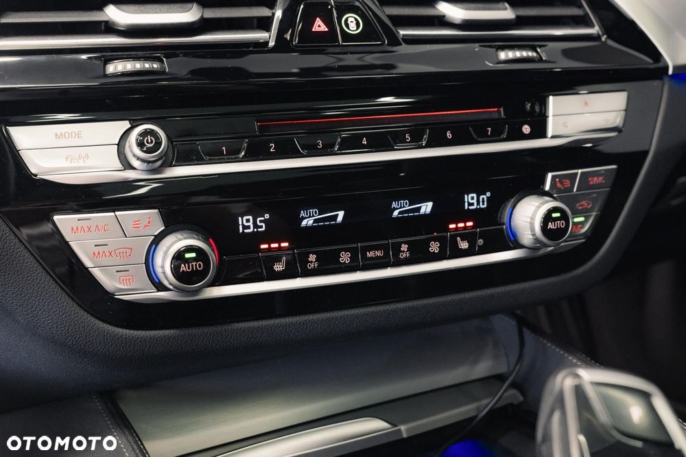 BMW Seria 5 520d M Sport - 24