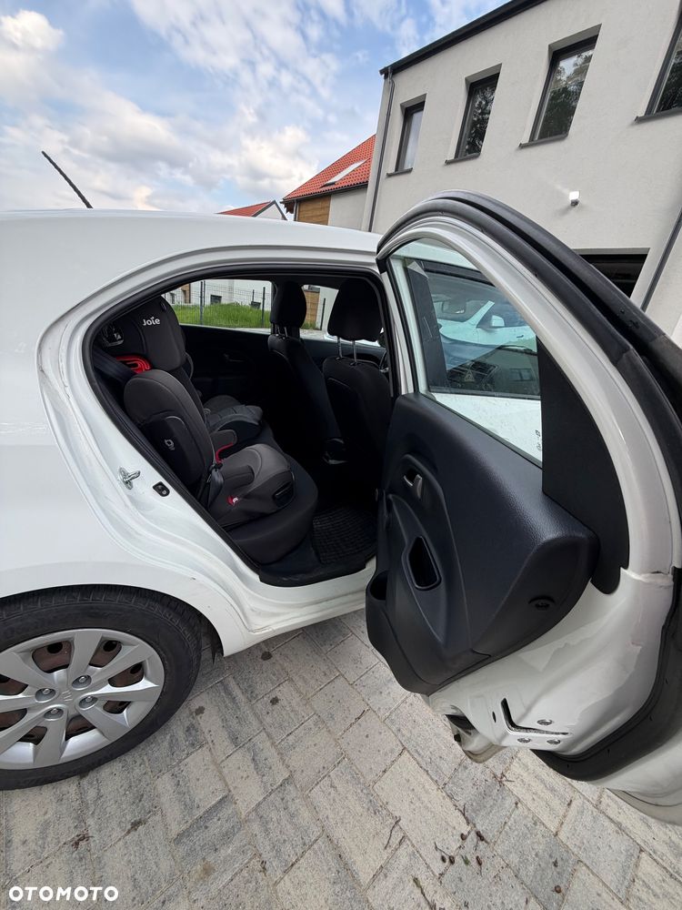 Kia Rio 1.2 L - 8