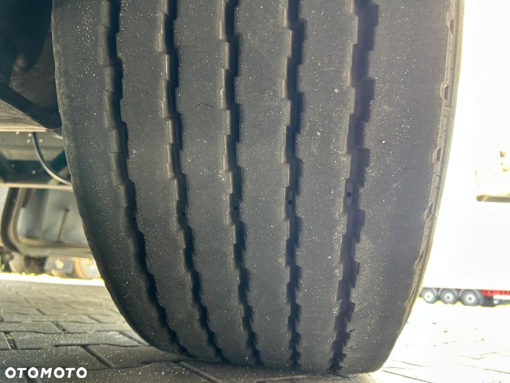 Schmitz Cargobull SCS Mega Varios; dach podnoszony; koła 385/55 R22,5 - 12