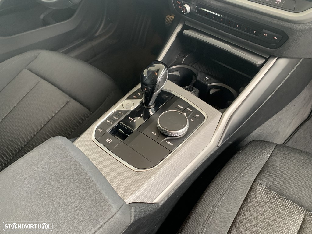 BMW 330 e Touring Line Sport Auto - 19