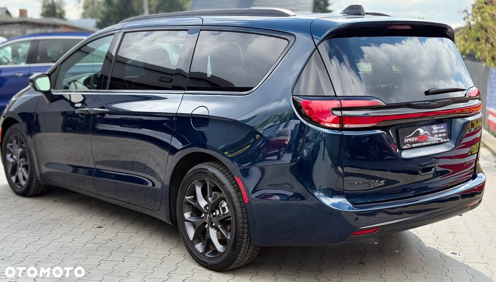 Chrysler Pacifica - 11