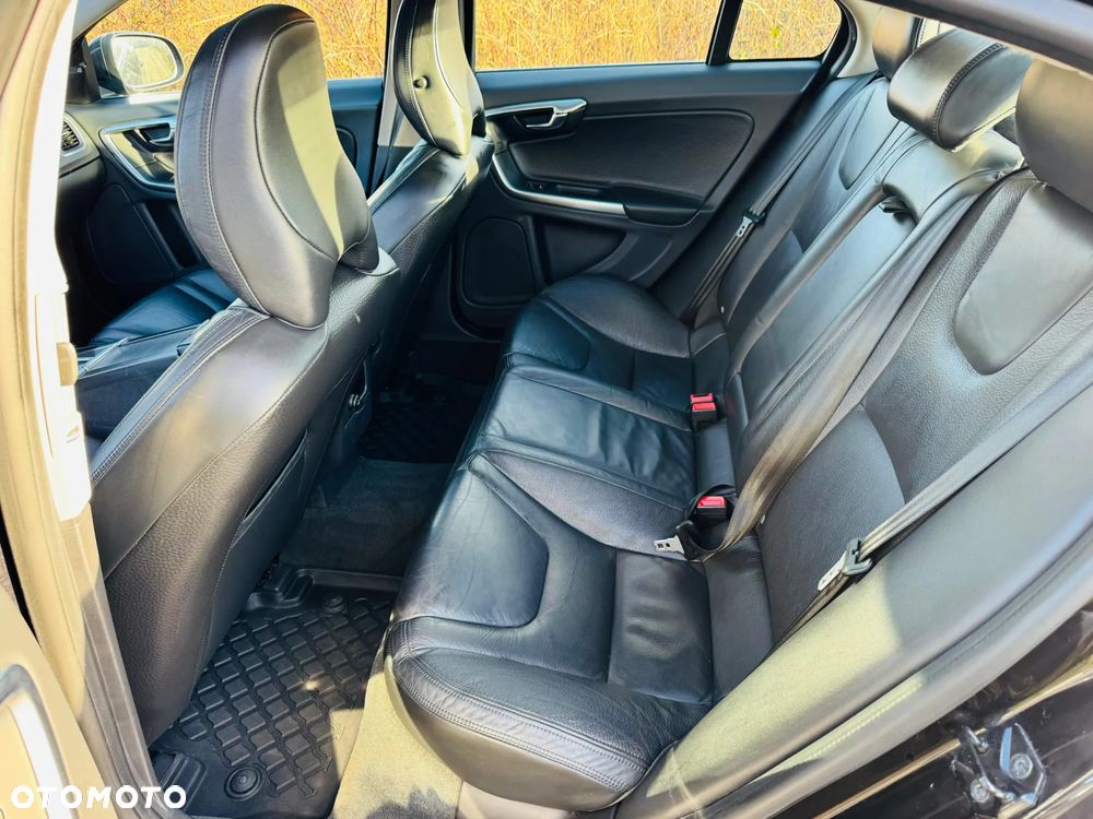 Volvo S60 D3 Geartronic Summum - 17