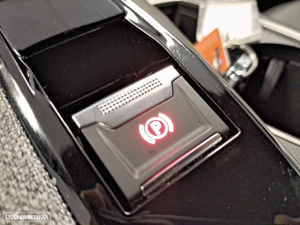 Peugeot 3008 1.2 Hybrid Allure e-DCS6 - 23