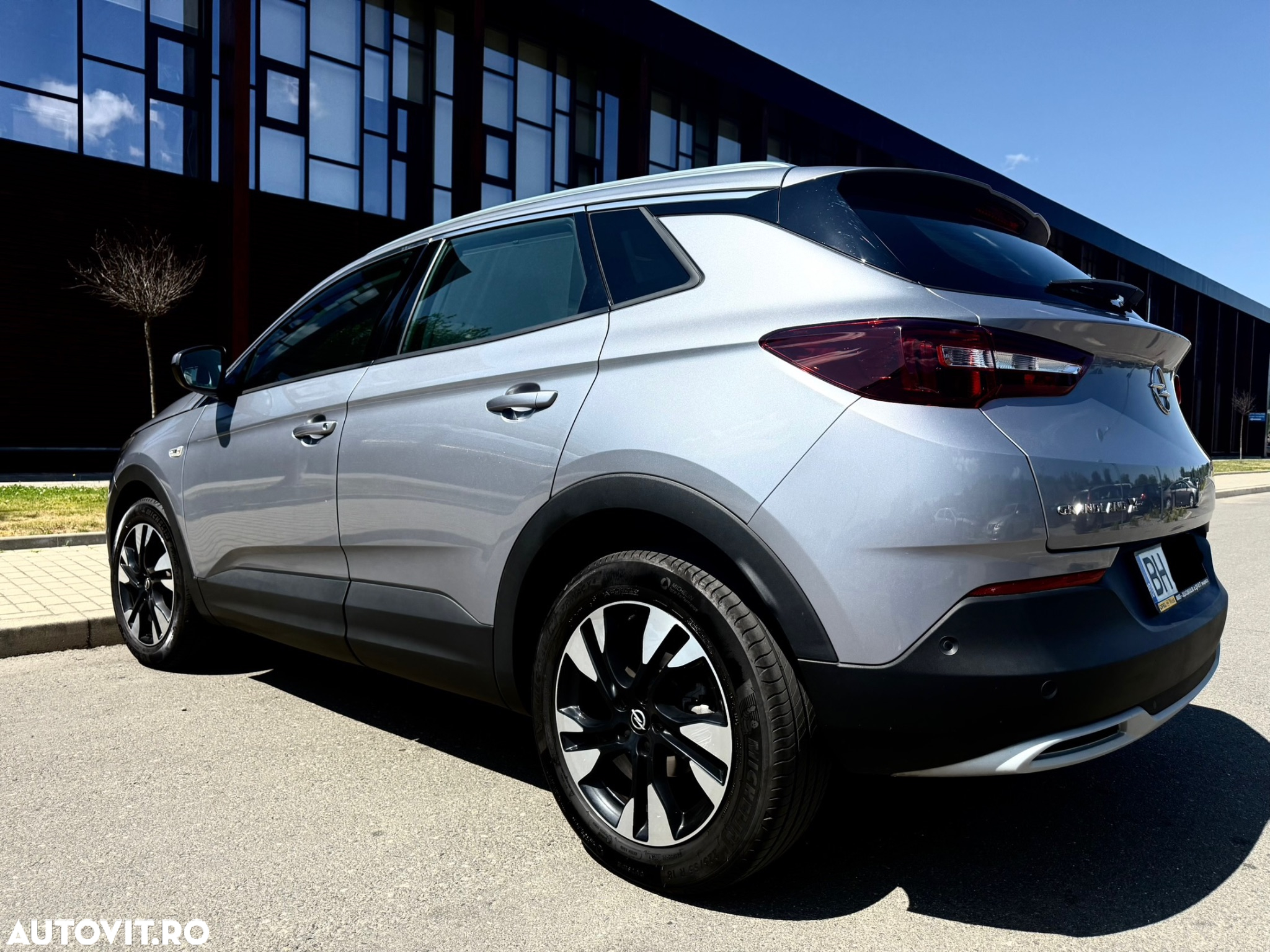 Opel Grandland X 1.2 Turbo START/STOP Aut. Innovation - 4