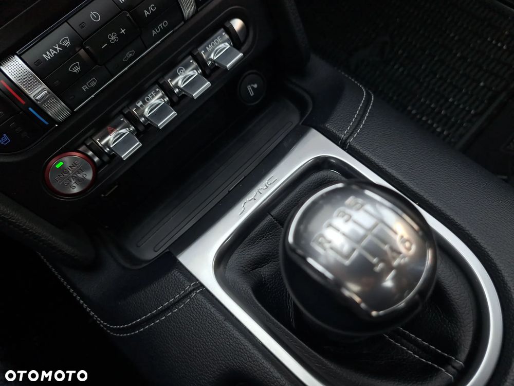 Ford Mustang 5.0 V8 GT - 33