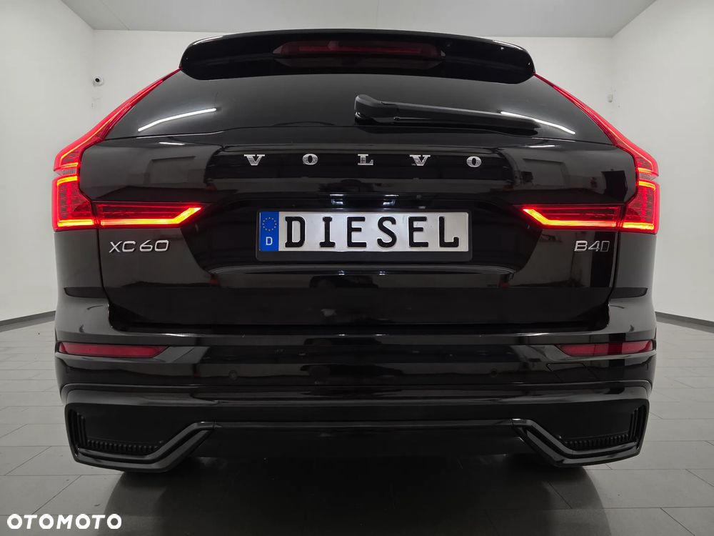 Volvo XC 60 B4 D AWD Plus Dark - 36