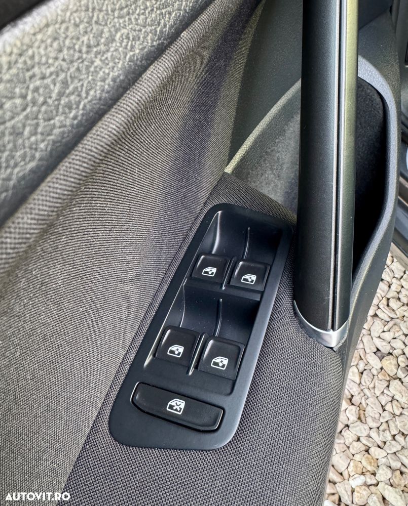 Volkswagen Golf 1.6 TDI DSG Sound - 13