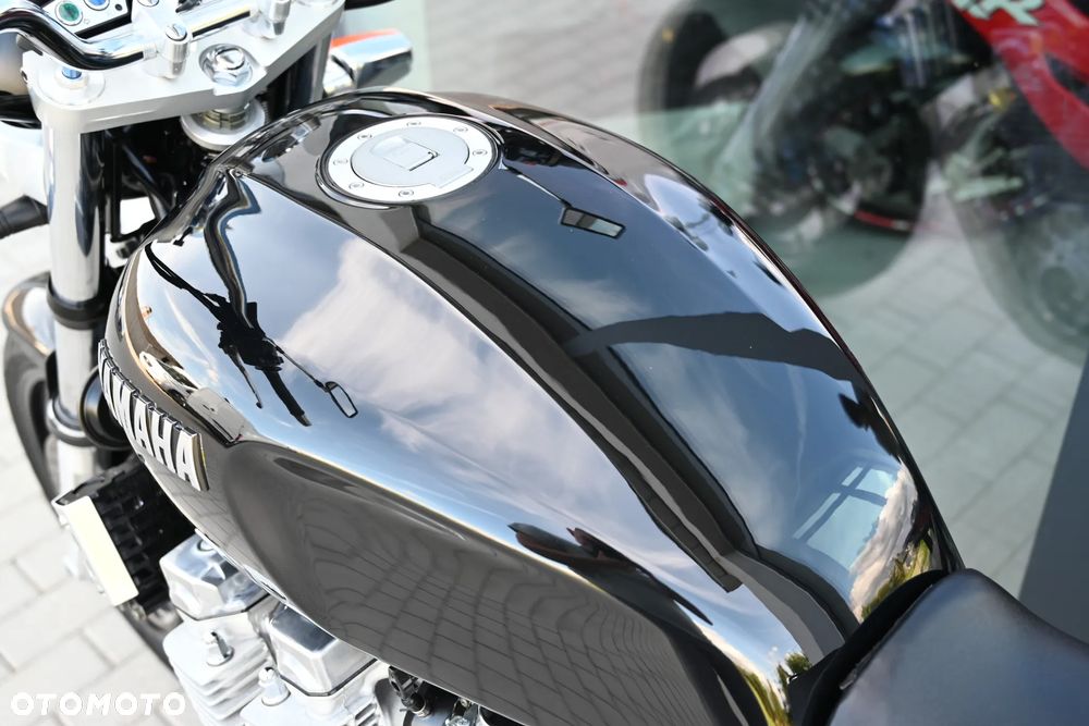 Yamaha XJR - 25