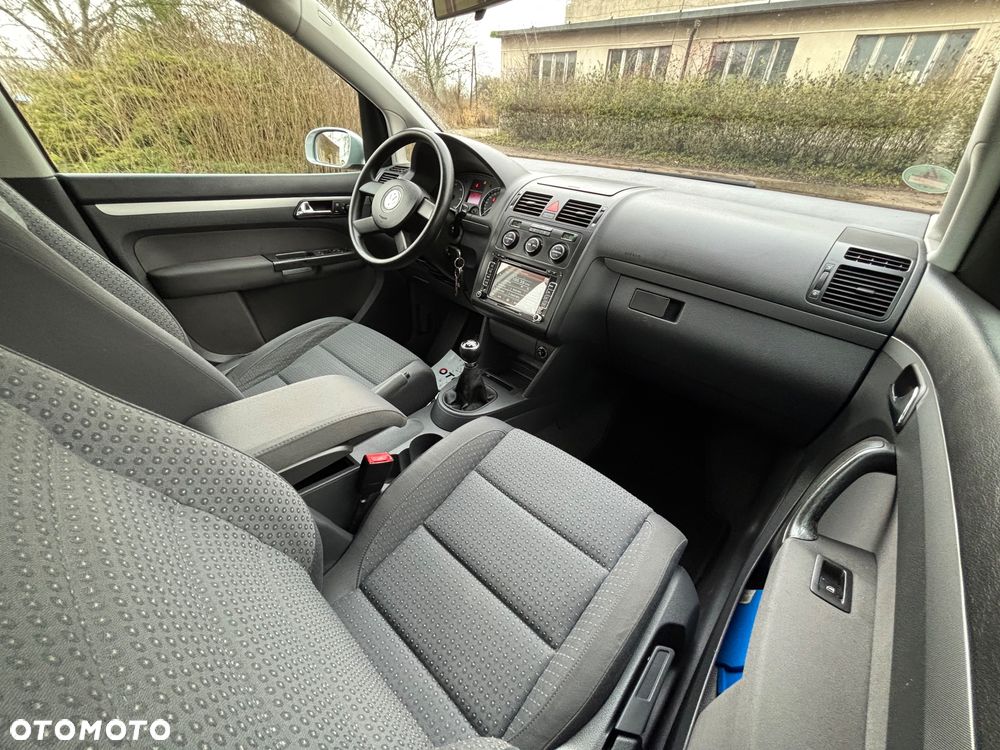 Volkswagen Touran 1.9 TDI DPF Conceptline - 25