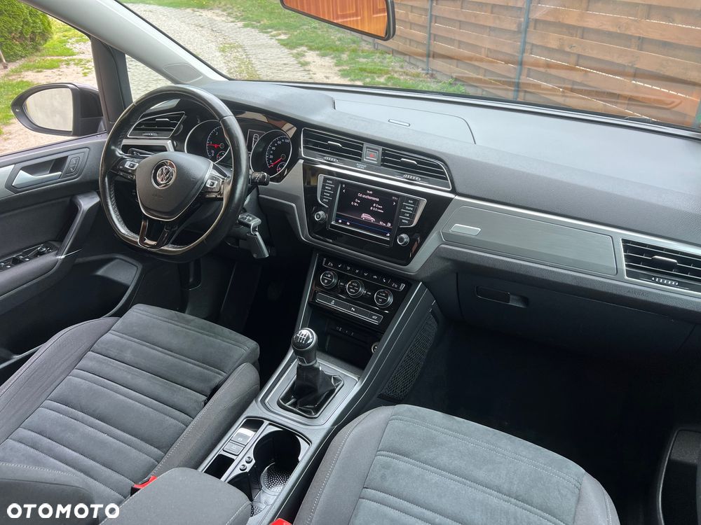 Volkswagen Touran - 5