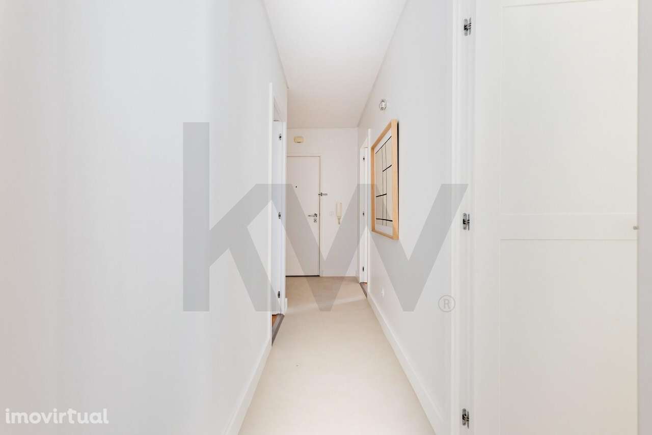 Apartamento T2 remodelado, equipado e mobilado no Monte Estoril - Pron - Grande imagem: 3/26