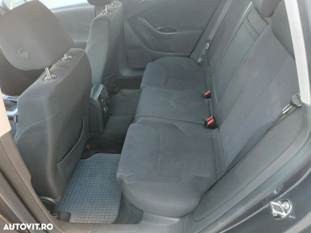 Volkswagen Passat - 13